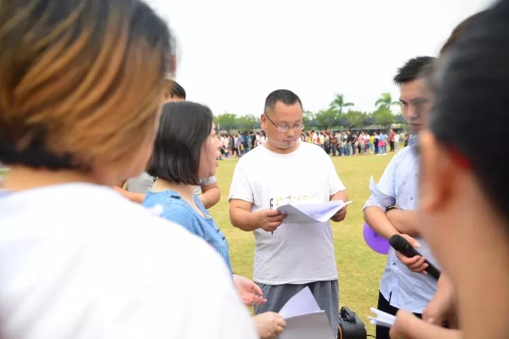 口哨發令、旗幟落下,比賽的完美呈現,離不開裁判員的辛苦付出,低調是他們的代名詞