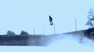 在光速進(jìn)步中的科技水平進(jìn)行對(duì)傳統(tǒng)理念的顛覆革命下，碳纖維將會(huì)像“老前輩”鋼鐵一樣得到廣泛的應(yīng)用，走入千千萬(wàn)萬(wàn)平民百姓的家